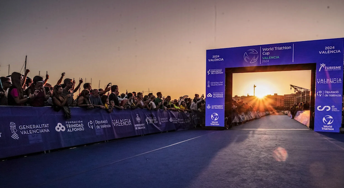 Valencia T100 Triathlon event banner