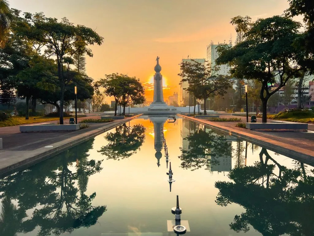 IRONMAN 70.3 San Salvador gallery image